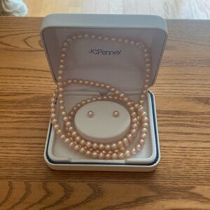 Light pink freshwater pearl necklace & earrings